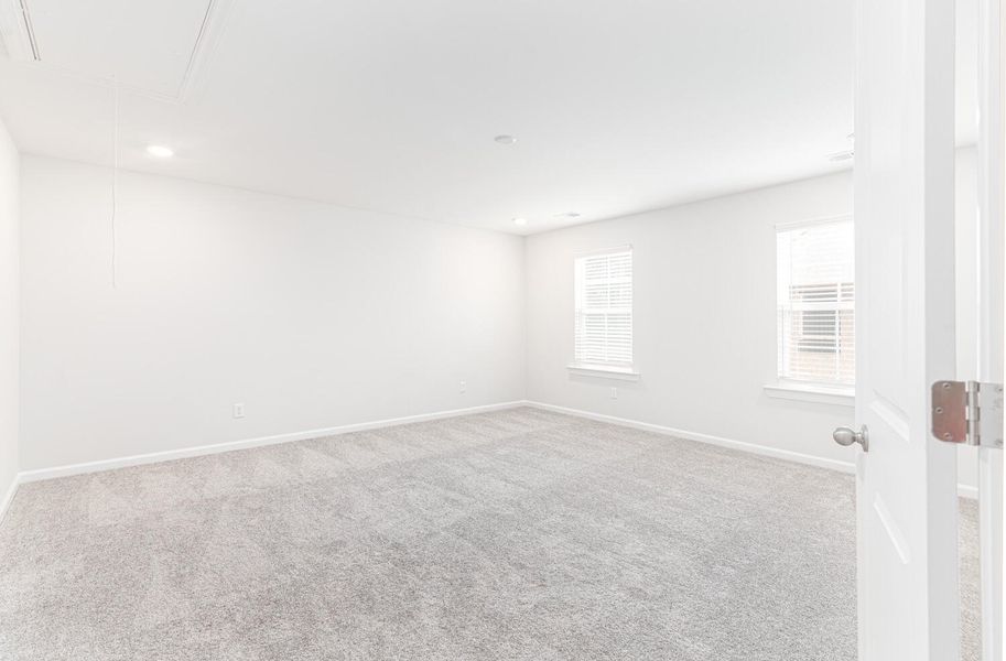 Spacious, unfurnished interior of a new home in , Summerville (Image 13).