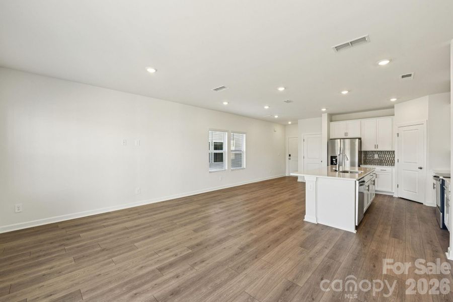 Spacious, unfurnished interior of a new home in Galloway Ridge, Charlotte (Image 16).