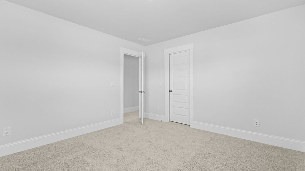 Representative unfurnished interior of a home built from the SPRUCEWOOD by D.R. Horton in Sheep Island, Summerville (Image 31).