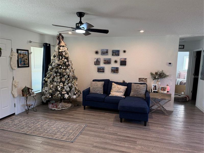 Furnished interior view inside a new home in , Ocklawaha (Image 3).