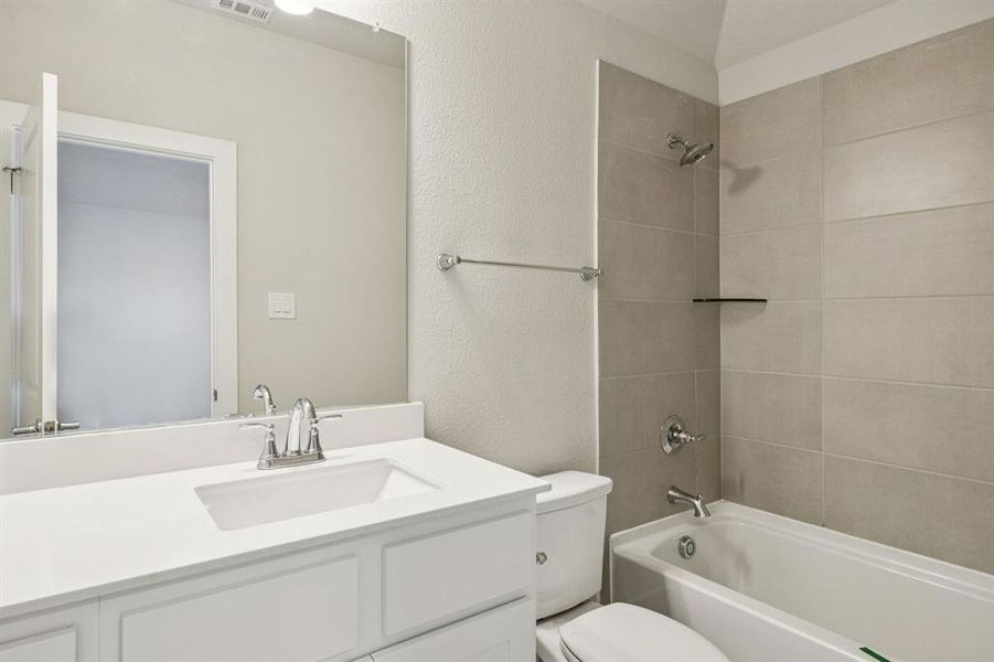 Furnished interior view inside a new home in Dove Hollow, Waxahachie (Image 12). Furnished interior view inside a new home in Dove Hollow, Waxahachie (Image 12).