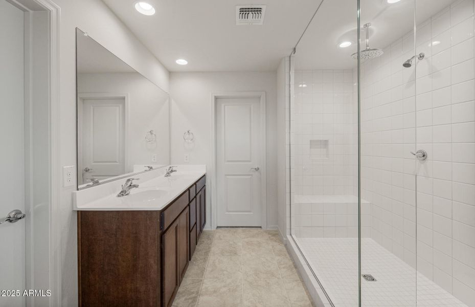 Owner's Bathroom Owner's Bathroom