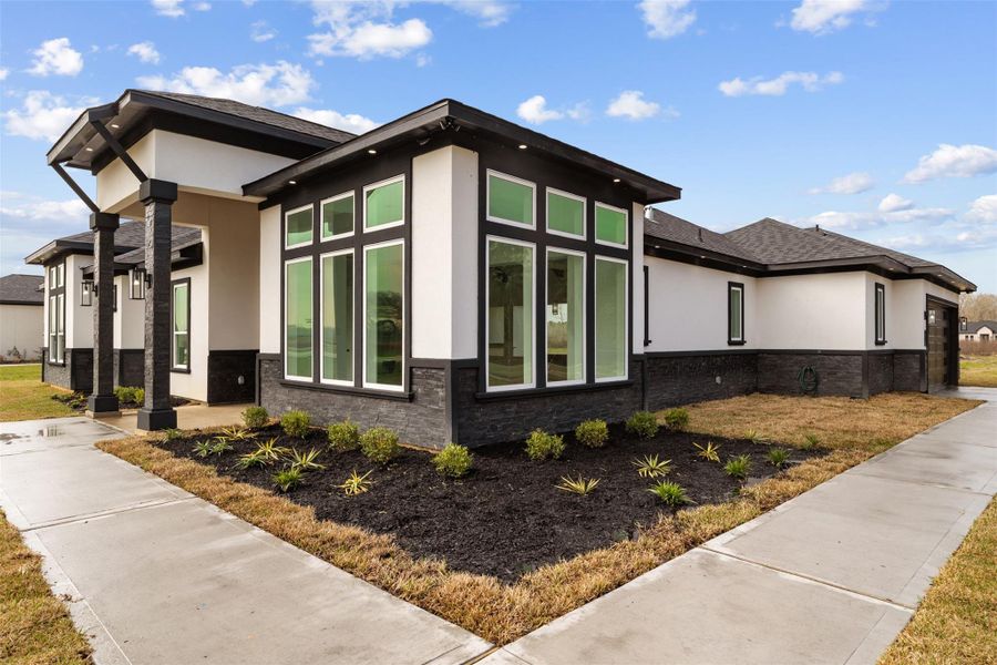 Exterior details and patio area of a home in , Dayton (Image 3).