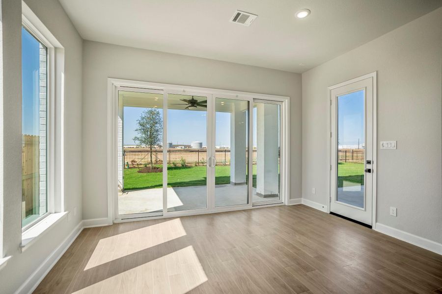 Spacious, unfurnished interior of a new home in Jordan Ranch 70' Lots, Fulshear (Image 40).