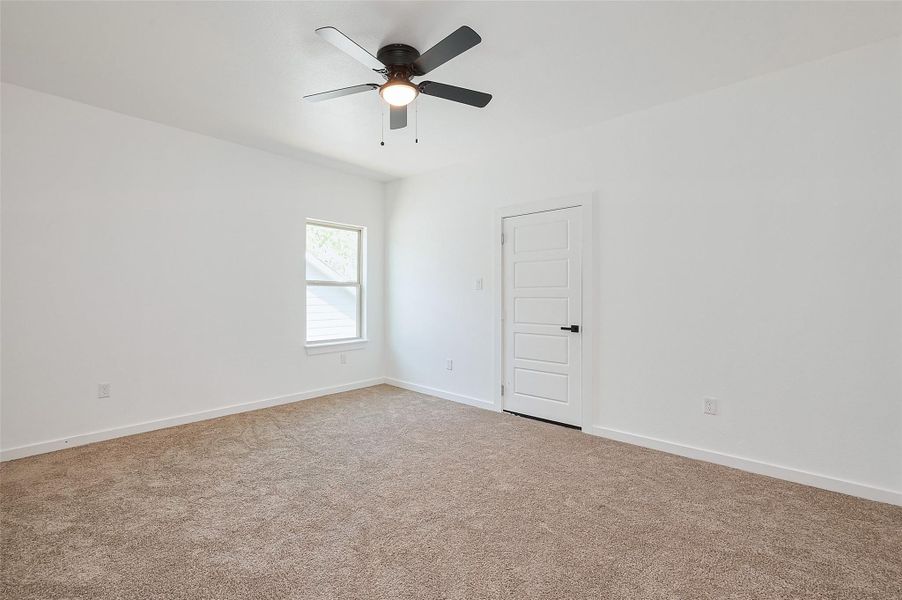Spacious, unfurnished interior of a new home in , Houston (Image 37).