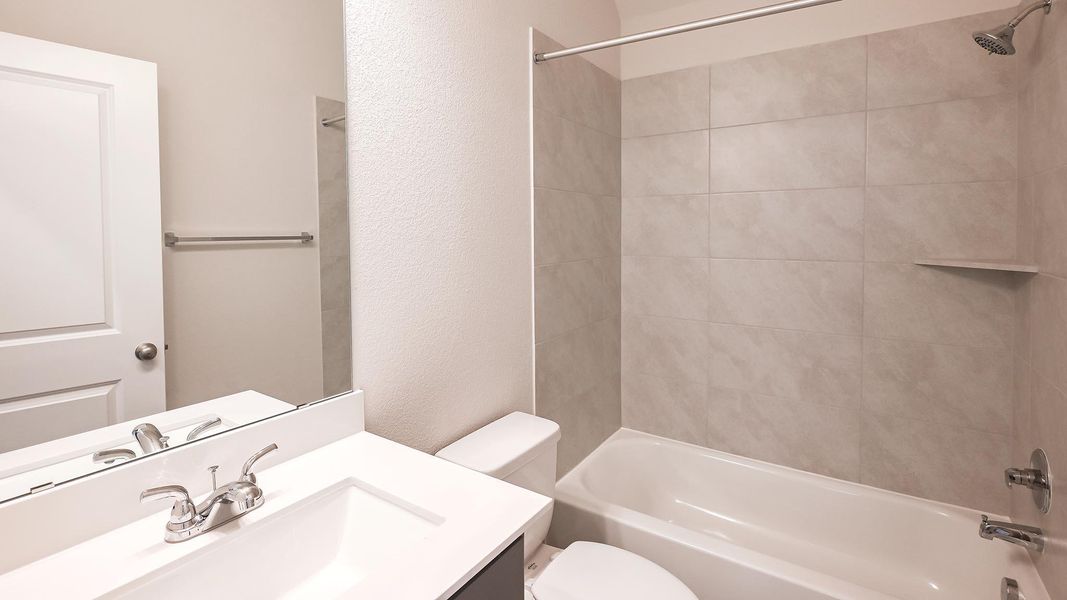 Furnished interior view inside a new home in Crosswinds 40', Kyle (Image 8).