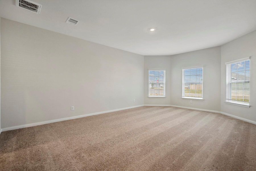 Spacious, unfurnished interior of a new home in Trails at Cochran Ranch, Waller (Image 17).