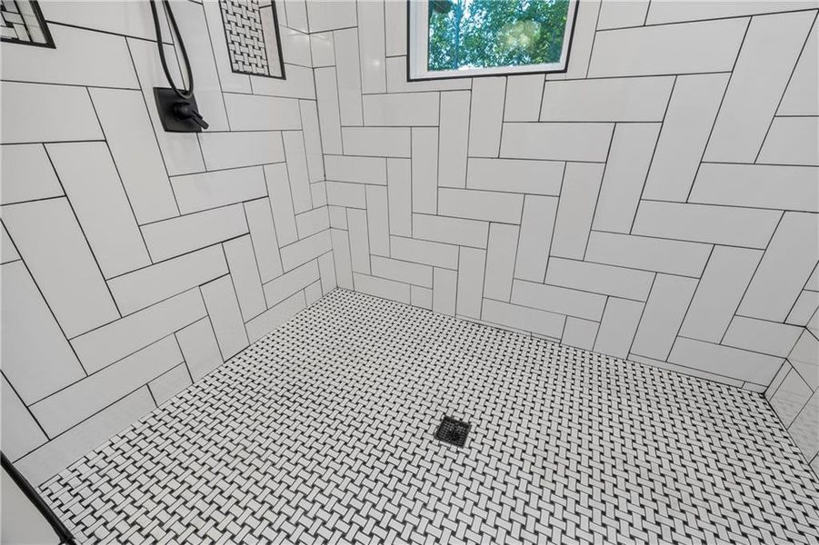 Spacious, unfurnished interior of a new home in , Flowery Branch (Image 108).