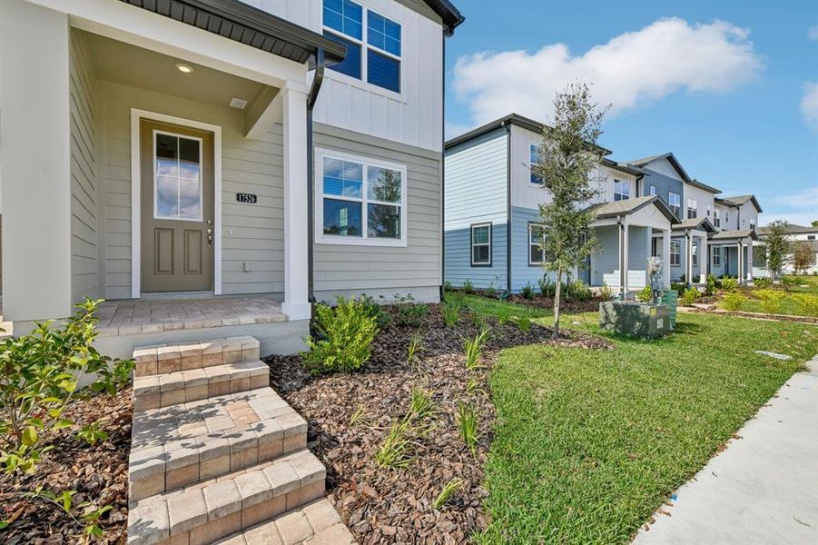 Exterior details and patio area of a home in , Winter Garden (Image 3).