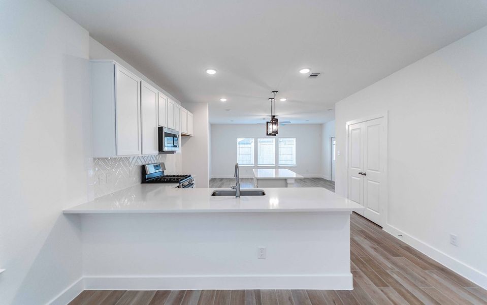 Furnished interior view inside a new home in River Ranch Meadows, Dayton (Image 5).