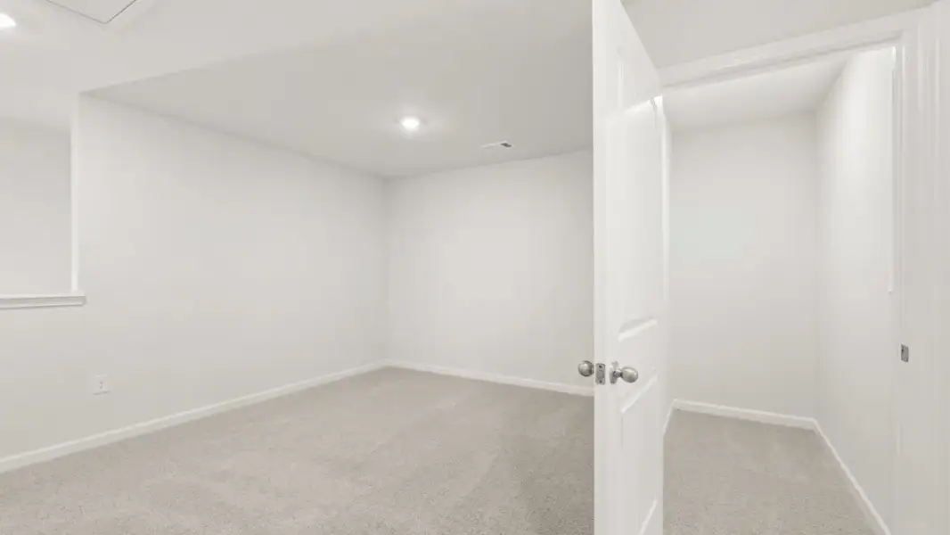 Spacious, unfurnished interior of a new home in Hughes Court, Dawsonville (Image 22).