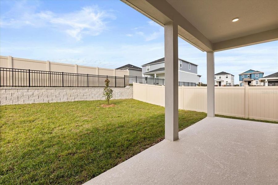 Exterior details and patio area of a home in , Groveland (Image 3).