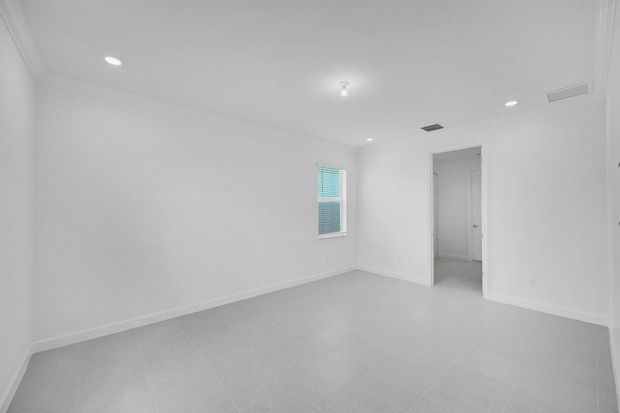 Spacious, unfurnished interior of a new home in Seagrove: The Indies, Fort Pierce (Image 15).