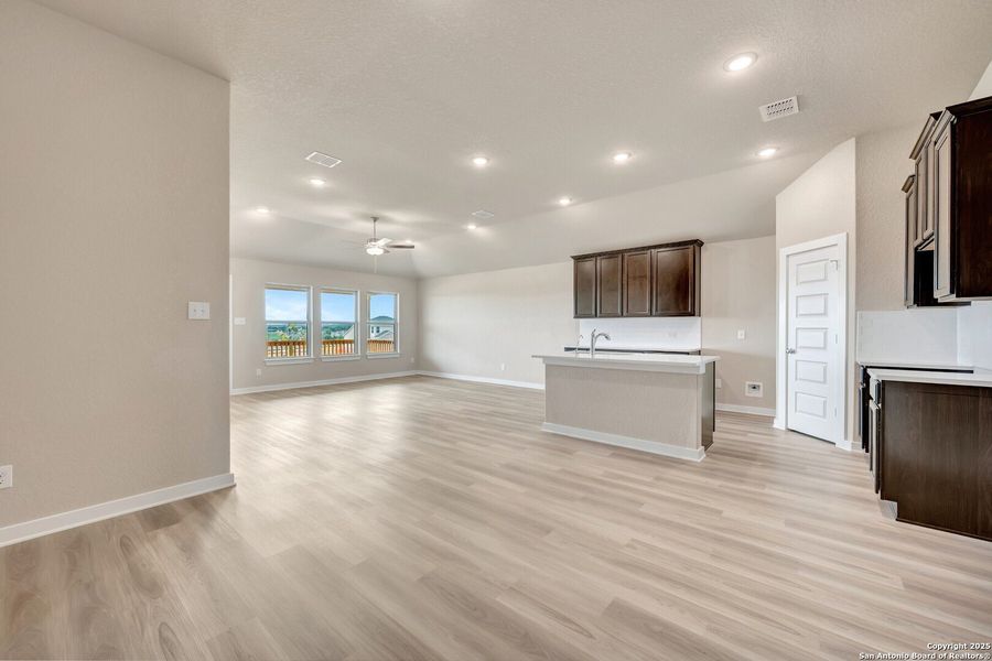 Spacious, unfurnished interior of a new home in Mesquite Ridge, San Antonio (Image 12).
