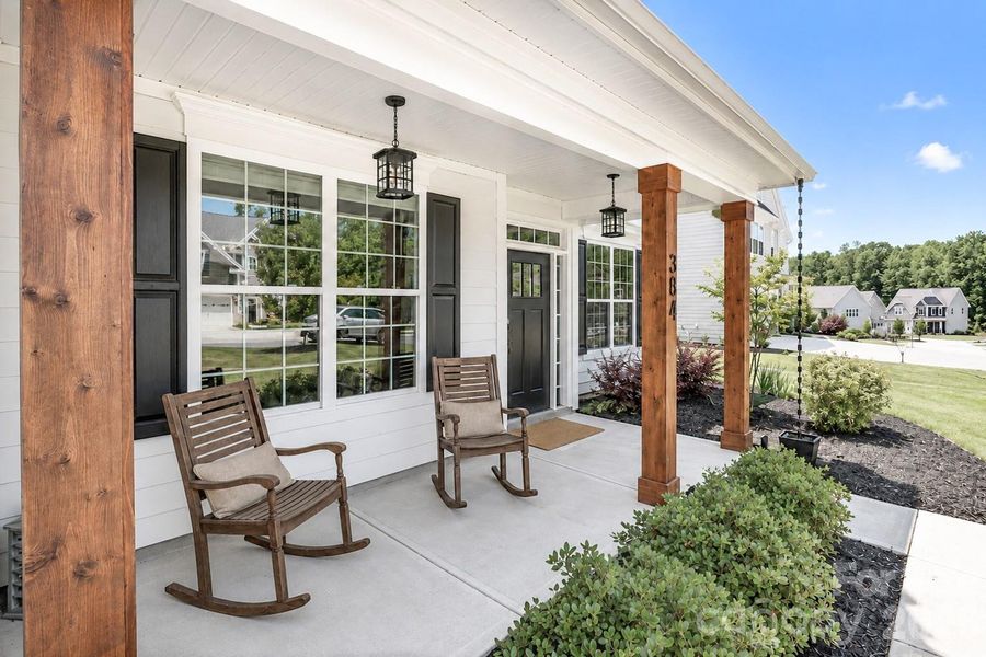 Exterior details and patio area of a home in Falls Cove, Troutman (Image 4).
