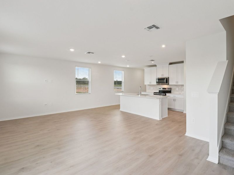 Spacious, unfurnished interior of a new home in Cagan Crossings West, Clermont (Image 6). Spacious, unfurnished interior of a new home in Cagan Crossings West, Clermont (Image 6).