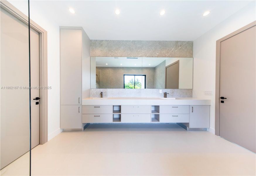 Furnished interior view inside a new home in , Fort Lauderdale (Image 25).