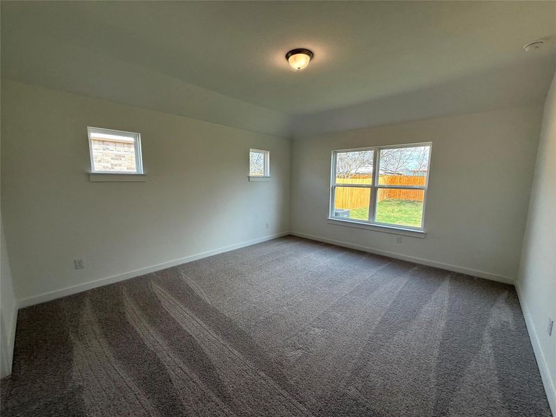 Spacious, unfurnished interior of a new home in Creeks Crossing, Elgin (Image 18).
