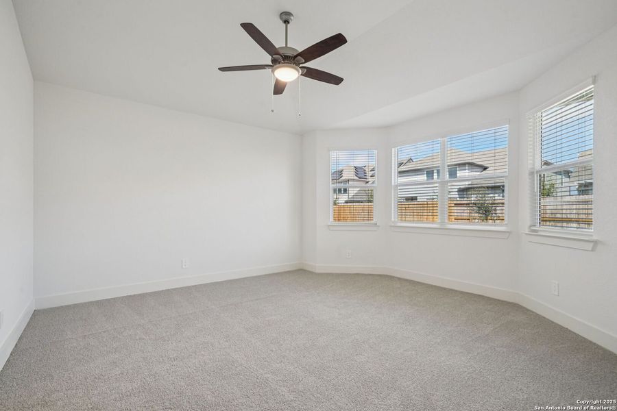 Spacious, unfurnished interior of a new home in Estancia Ranch - Premier Series, San Antonio (Image 14).