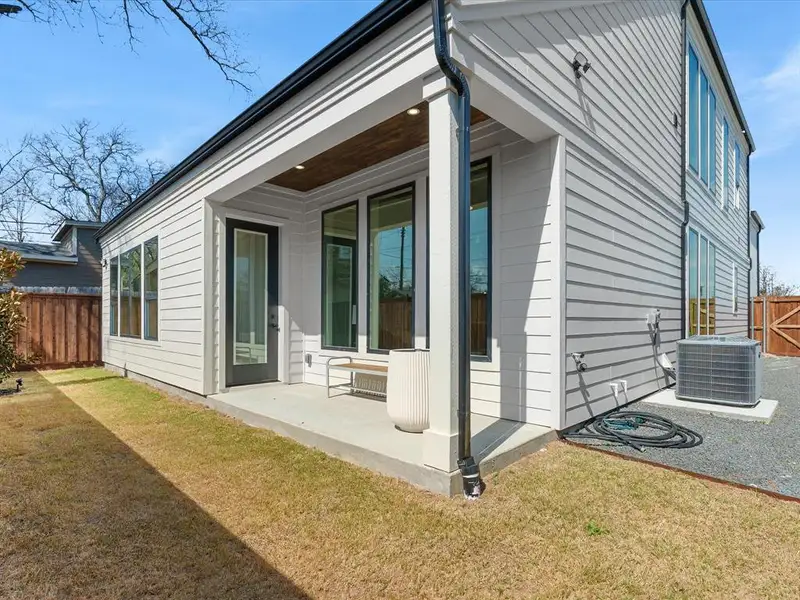 Exterior details and patio area of a home in , Dallas (Image 4).