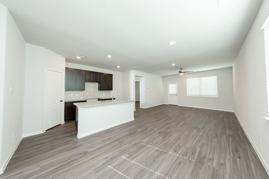 Spacious, unfurnished interior of a new home in Bammel Oaks, Houston (Image 8).