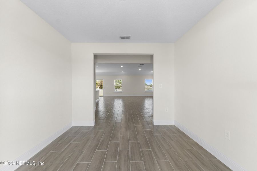 Spacious, unfurnished interior of a new home in , Ocala (Image 35).