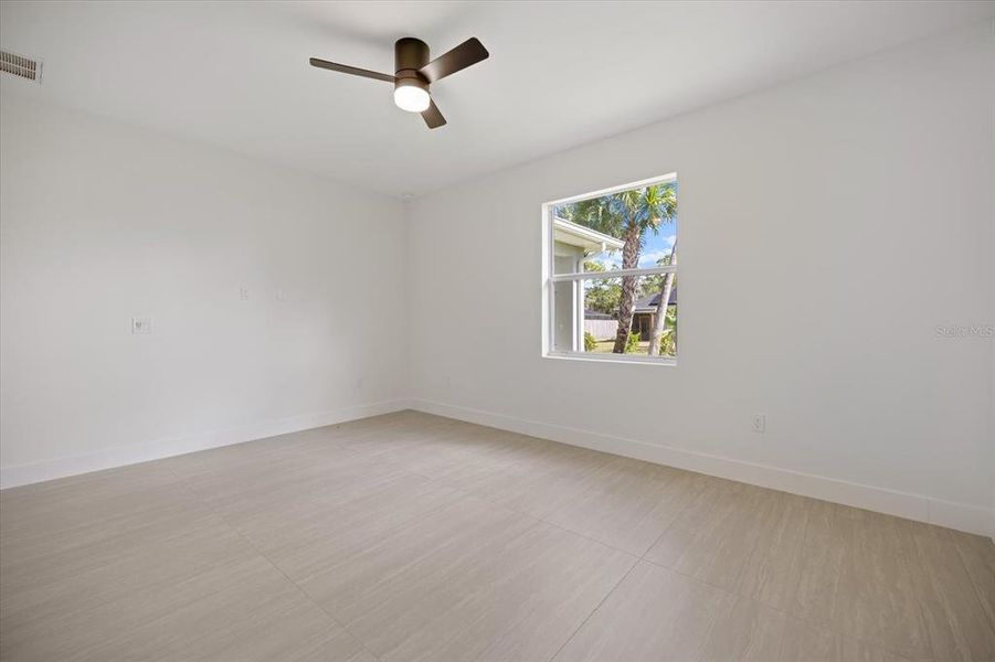 Spacious, unfurnished interior of a new home in , North Port (Image 22).