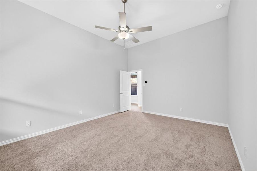 Spacious, unfurnished interior of a new home in Tarrytown, Crowley (Image 32).