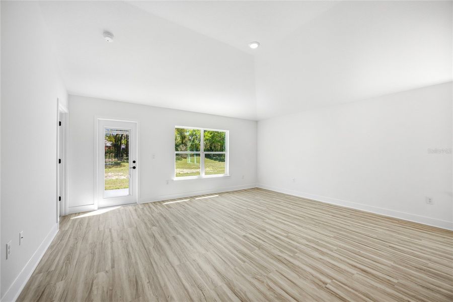 Spacious, unfurnished interior of a new home in Country Way South, Newberry (Image 12).