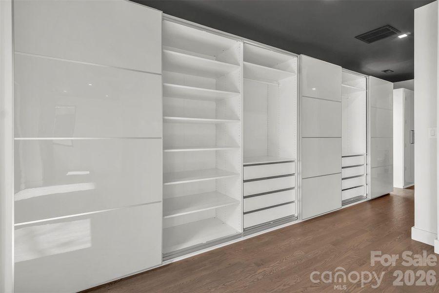Image 40 of a home in .