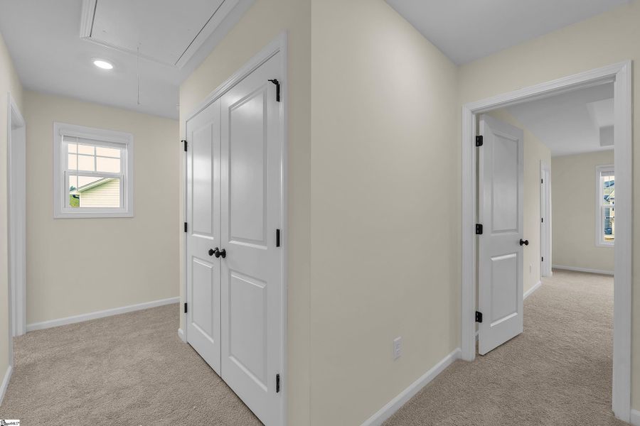 Spacious, unfurnished interior of a new home in Sedona, Greenville (Image 22).