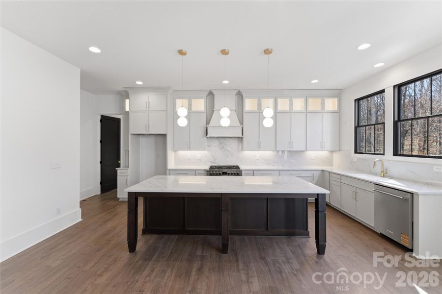 View family room to Kitchen View family room to Kitchen