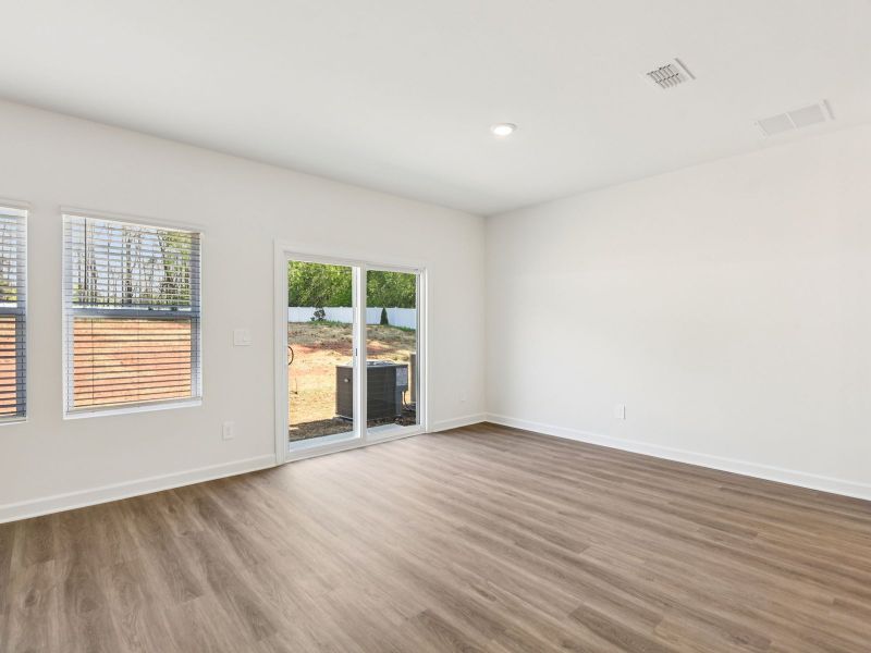 Spacious, unfurnished interior of a new home in Rocky River Towns, Charlotte (Image 9).