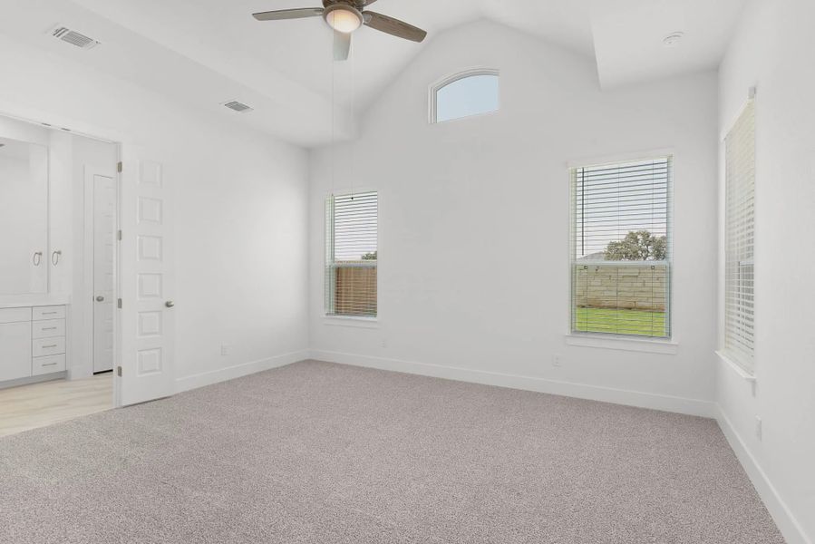 Spacious, unfurnished interior of a new home in Nolina, Georgetown (Image 25).