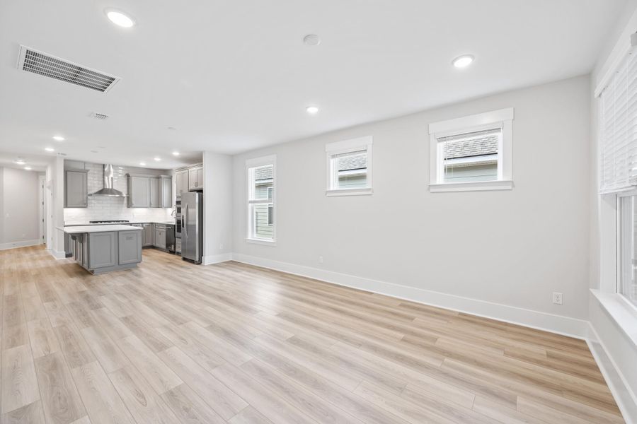 Spacious, unfurnished interior of a new home in Del Webb Charleston at Nexton, Summerville (Image 8).