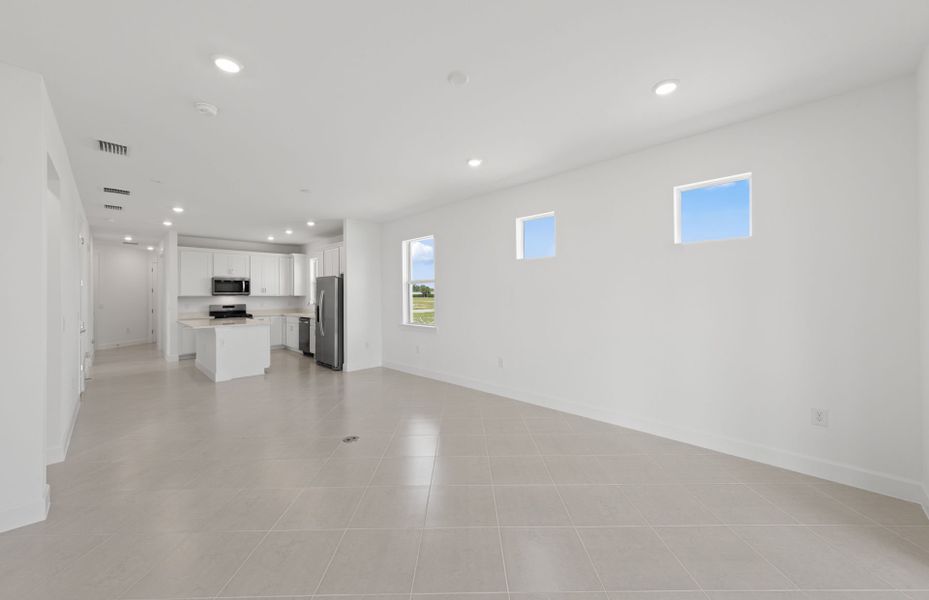 Spacious, unfurnished interior of a new home in Del Webb Oak Creek, North Fort Myers (Image 23).