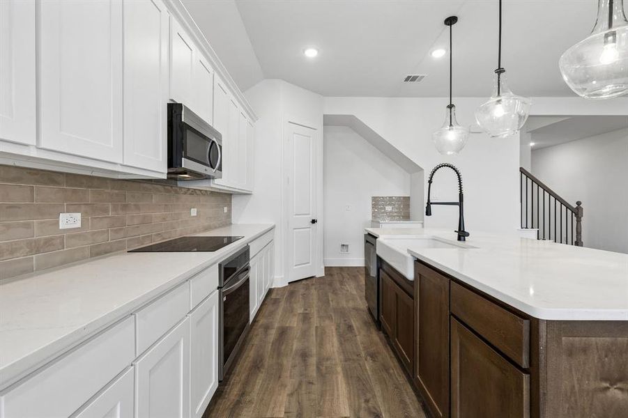 Furnished interior view inside a new home in Brahman Ranch, Venus (Image 11).