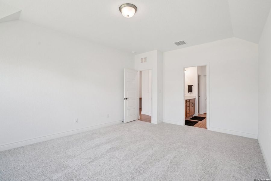 Spacious, unfurnished interior of a new home in , New Braunfels (Image 26).