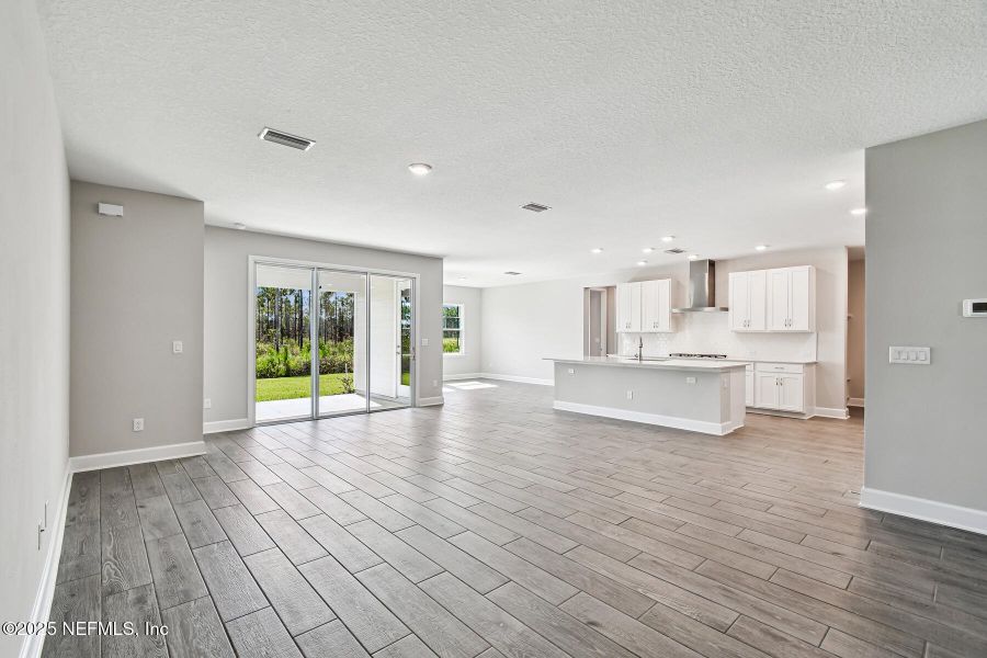 Spacious, unfurnished interior of a new home in Tributary 70', Yulee (Image 17).