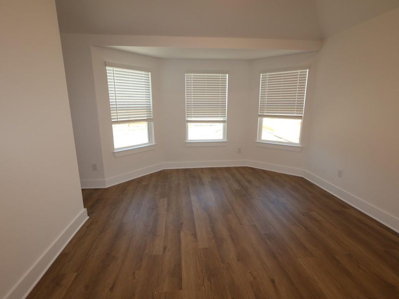 Spacious, unfurnished interior of a new home in Hallimore Ranch, Rosenberg (Image 20).