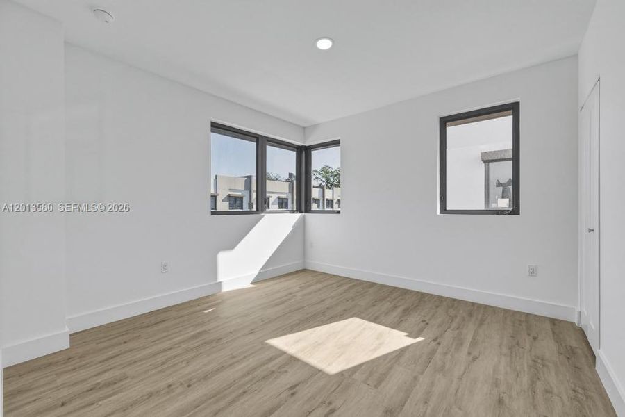 Spacious, unfurnished interior of a new home in , Dania Beach (Image 29).