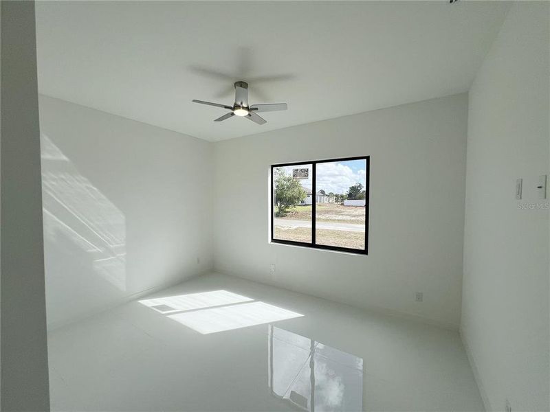 Spacious, unfurnished interior of a new home in , Cape Coral (Image 18).