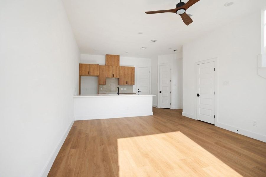 Spacious, unfurnished interior of a new home in , Houston (Image 13).