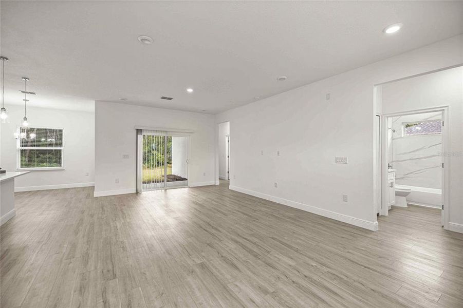 Spacious, unfurnished interior of a new home in , Ocala (Image 29).
