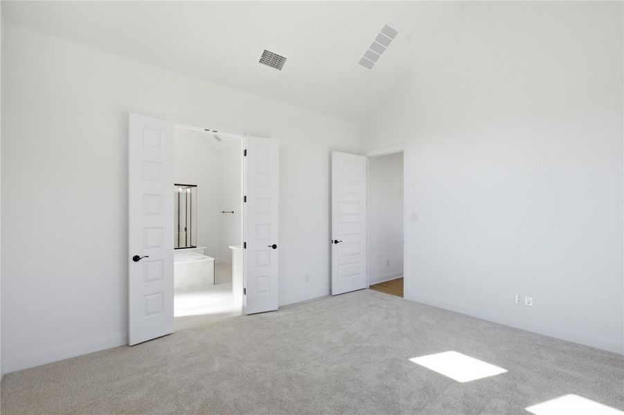 Spacious, unfurnished interior of a new home in Oaks at San Gabriel, Georgetown (Image 27).