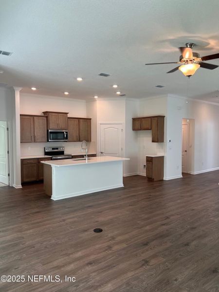 Image 33 of a home in American Village.