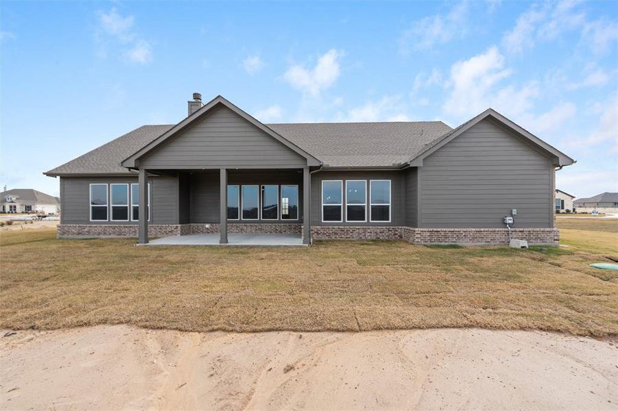 Exterior details and patio area of a home in Eagle Ridge Estates, Weatherford (Image 24).