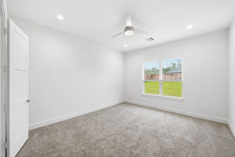 Spacious, unfurnished interior of a new home in Hills of Westlake, Conroe (Image 15).