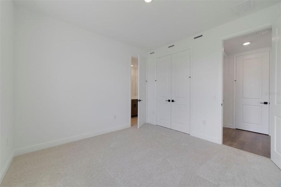 Spacious, unfurnished interior of a new home in Acuera Estates, Apopka (Image 21).