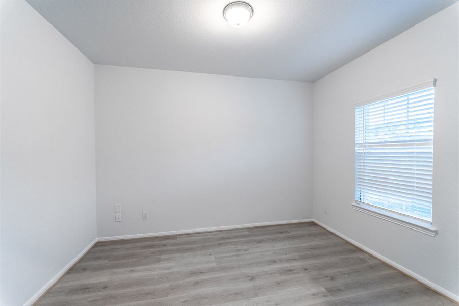 Spacious, unfurnished interior of a new home in Caney Mills, Conroe (Image 20).